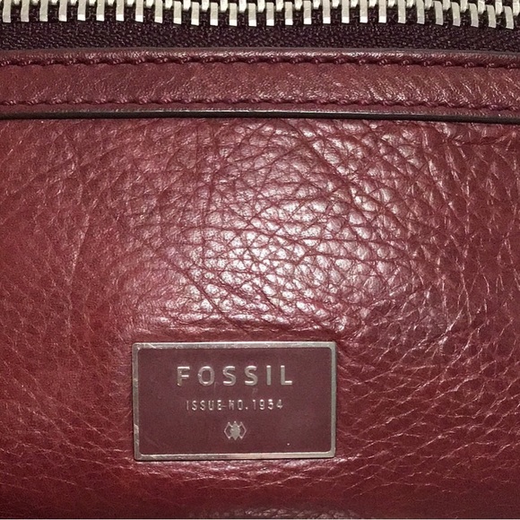 FOSSIL Issue No. 1954 Leather Crossbody, Boho, Oxblood Color, Key Dangler - Picture 4 of 10